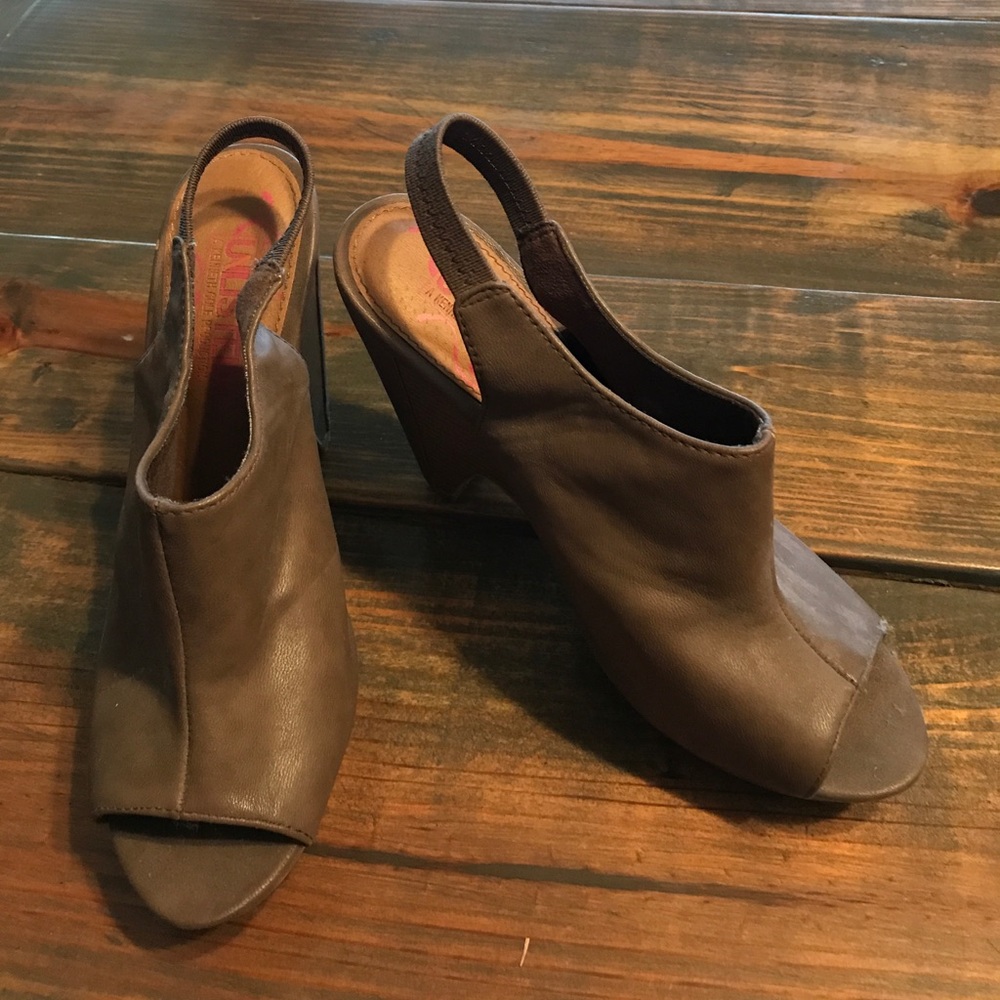 Cute Tan Heels
